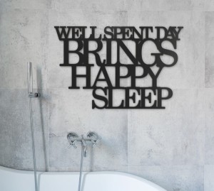 Napis na ścianę Well spent day brings happy sleep