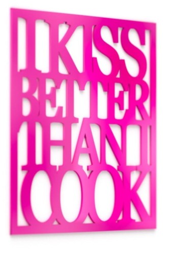 Dekoracja-z-plexi-napis-3d-na-sciane-I-kiss-better-than-i-cook-zdjecie-z-aranzacji-wnetrza2b.jpg