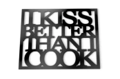 Dekoracja-z-plexi-napis-3d-na-sciane-I-kiss-better-than-i-cook-zdjecie-z-aranzacji-wnetrza2.jpg