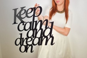 Keep calm and dream on - napis 3d na ścianę.