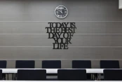 Moderat-napis-na-sciane-Today-is-the-best-day-of-your-life-dekoracja-3d-full-0020153b.jpg