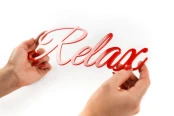 Moderat-napis-na-sciane-Relax-dekoracja-3d-czerwona-plexi.jpg