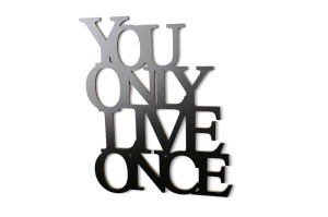 Napis na ścianę You only live once