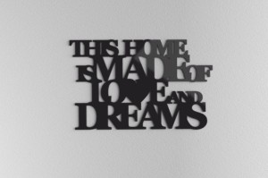 This home is made of love and dreams - napisy 3d na ścianę