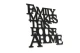 0020046-napis-na-sciane-kolor-czarny-moderat-Family-makes-this-house-a-family-hq.jpg