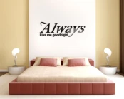 always-kiss-me-goodnight-napis-na-sciane-manufaktura-moderat-01.jpg