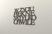 Moderat-napis-na-sciane-W-zyciu-piekne-sa-tylko-chwile-dekoracja-3d-full-b.jpg