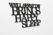 well-spent-day-brings-happy-sleep-moderat-napis3d-na-sciane-3.jpg
