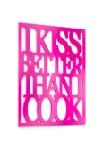 Dekoracja-z-plexi-napis-3d-na-sciane-I-kiss-better-than-i-cook-zdjecie-z-aranzacji-wnetrza.jpg