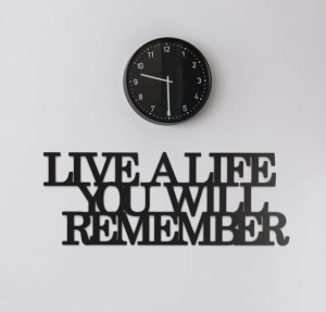 Napis na ścianę Live a life you will remember