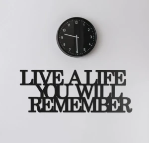 Napis na ścianę Live a life you will remember
