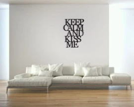 Keep calm and kiss me - napis 3d na ścianę