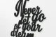 Moderat-napis-na-sciane-Never-let-go-of-your-dream-dekoracja-3d-czarny-4.jpg