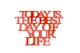 Dekoracja-z-plexi-napis-3d-na-sciane-Today-is-the-best-day-of-your-life-zdjecie-z-aranzacji-wnetrza2.jpg
