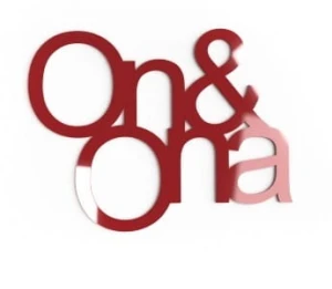 Napis na ścianę On and ona