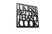 i-kiss-better-than-i-cook-napis3d-na-sciane-manufaktura-moderat-2.jpg