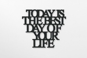 Napis na ścianę Today is the best day of your life