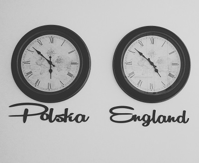 Strefy czasowe polska i anglia, styl vintage